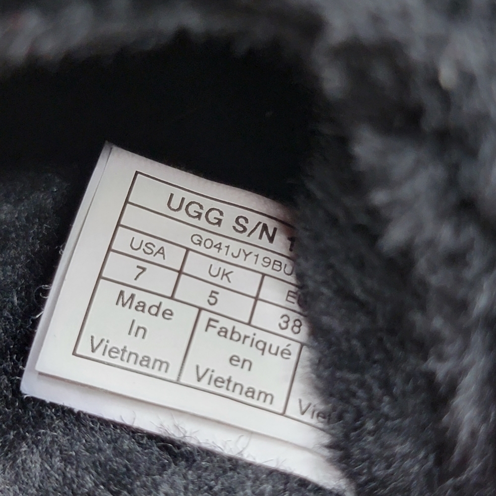Ugg Fluff Yeah slippers size 7 black platform - Picture 2 of 8